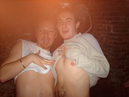2 hommes en chaleur...